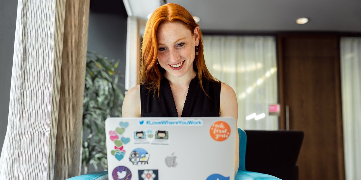 Frau mit Laptop